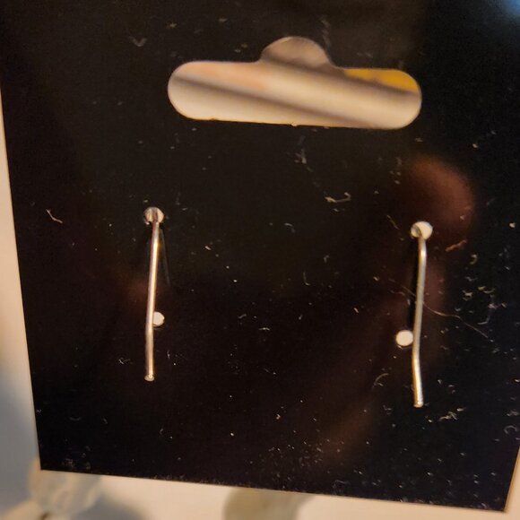 One Pair of Seafoam Green Bead & Silver Dangle Earrings - Picture 3 of 3